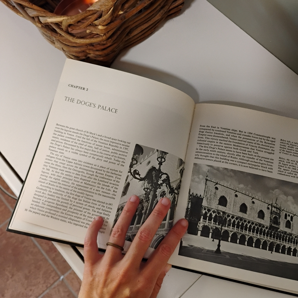 coffee table book. 📖